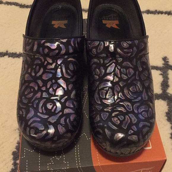 dansko night rose